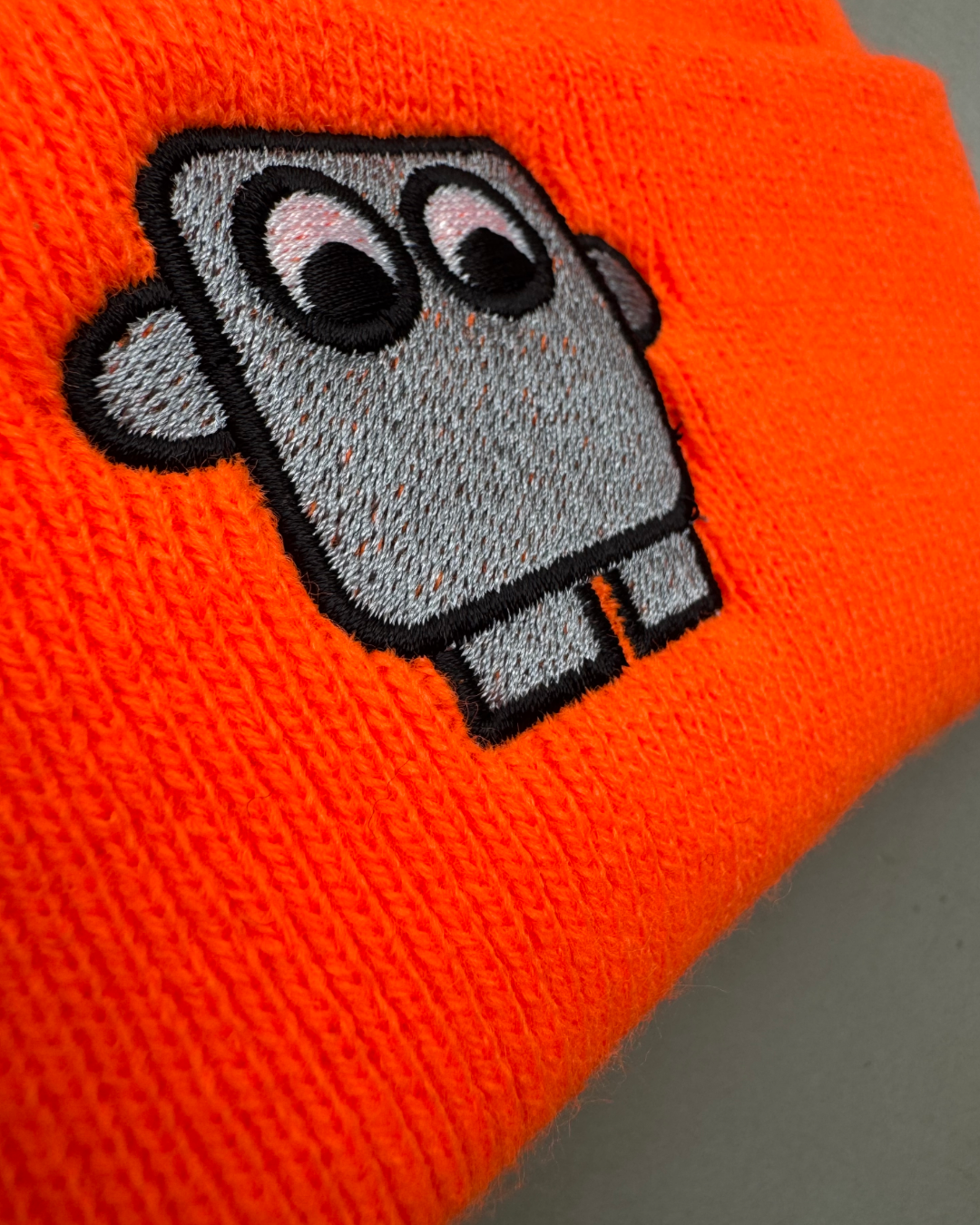 Bestickte Beanie Neon-Orange